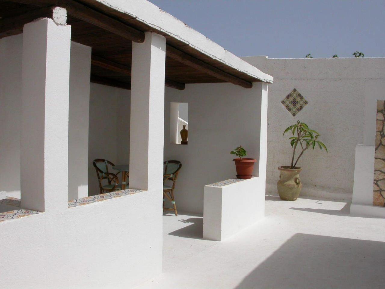 Hotel Macondo Лампедуза Экстерьер фото